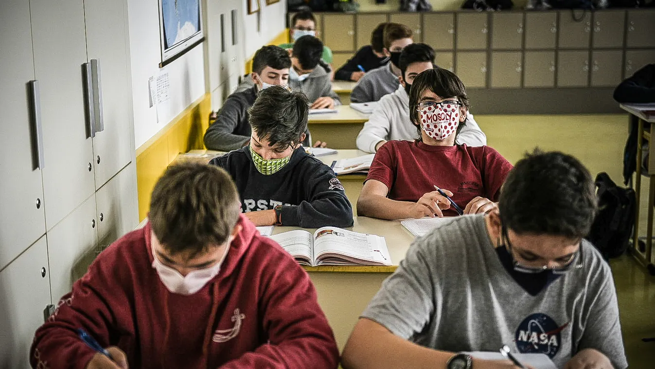 Újraindult a jelenléti oktatás az általános iskolák felső tagozatán és a középiskolákban
Piarista gimnázium Budapest 