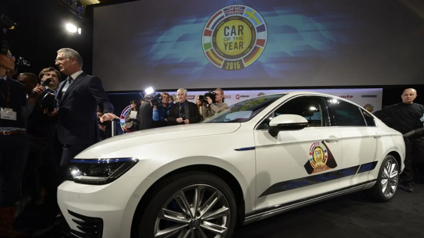 2015-ben az Év Autója a Volkswagen Passat lett. Heinz-Jakob Neusser, a Volkswagen technikai igazgatója nyilatkozik az autó mellett 