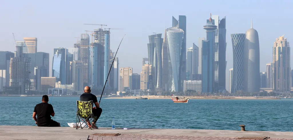 A világ leggazdagabb országai 
 Horizontal panoramic CITY LIVING ILLUSTRATION SKYSCRAPER SEASIDE TOURISM FISHING FISHERMAN ANGLING 