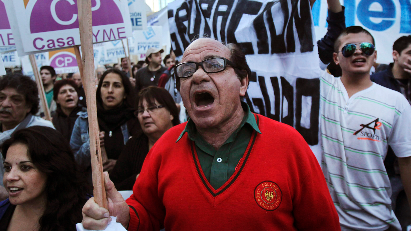argentína, gazdasági csőd, az argentin kormányzat támogatói amerikai befektetési alapok ellen tüntetnek Buenos Airesben 2014. július 30-án 