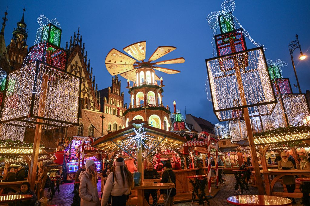 Karácsonyi vásárok a világban Wroclaw Christmas market affected by raising of energy prices 2022,Celebrations,Christmas,december,energy,Entertainment,Food,i Horizontal 