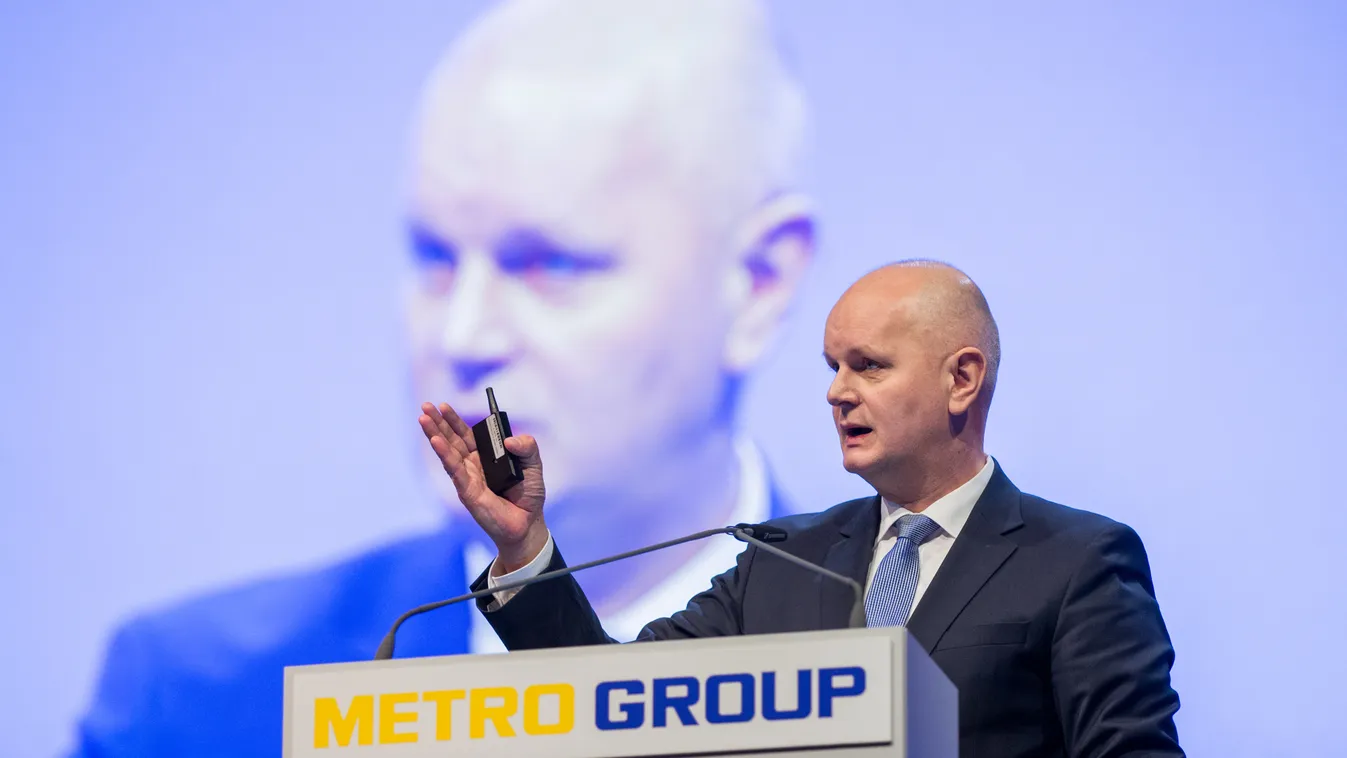 General shareholder's meeting Metro Group facial_expression SPEAKING Olaf Koch SQUARE FORMAT 