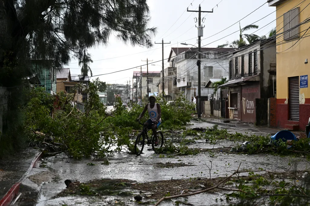 Lisa hurrikán, Belize, pusztítás, rombolás, Közép-Amerika 