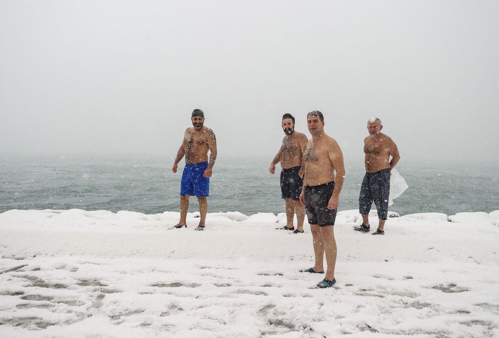 Havazás Törökországban  2022.01. 
 Swimming in the icy water of Bosphorus ISTANBUL,​​​​​​​Snowy weather,cold,cold water,Icy Horizontal 