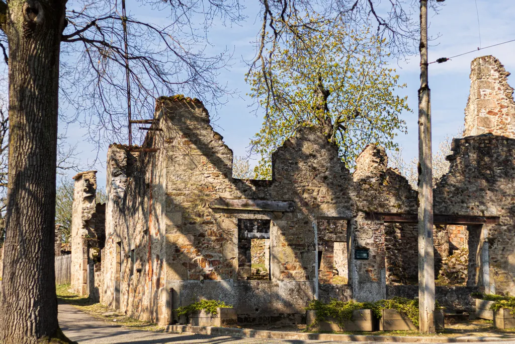 franciaország, Oradour-sur-Glane,  francia település, Haute-Vienne megye, barbár vérengzés városa 