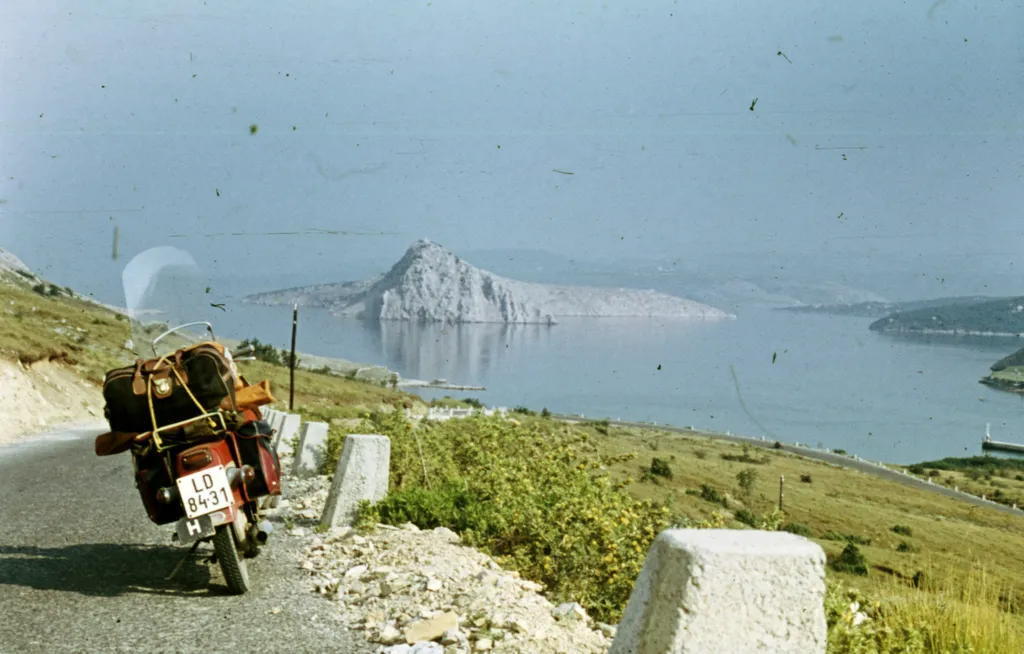 Jugoszlávia Adria tengerpart 1965 szocialista nyaralás
Krk sziget, szemben a Szent Márk sziget 