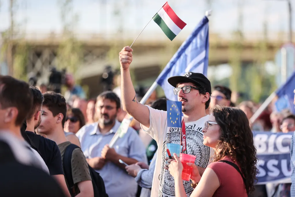 MZP, Márki-Zay Péter, tüntetés, tiltakozás, Jászai Mari tér, Budapest, KATA változás, KATA adó, KATA 