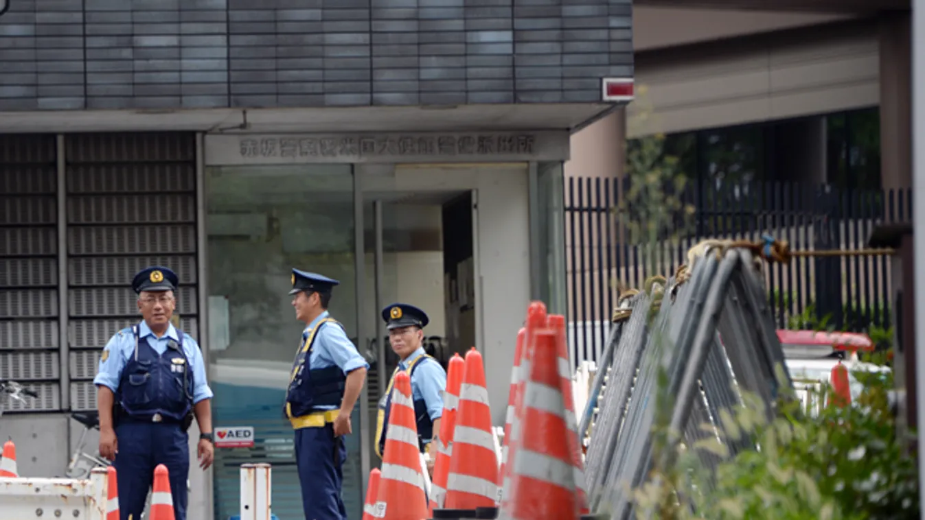 amerikai terrorriasztás, japán rendőrök az amerikai nagykövetségnél 