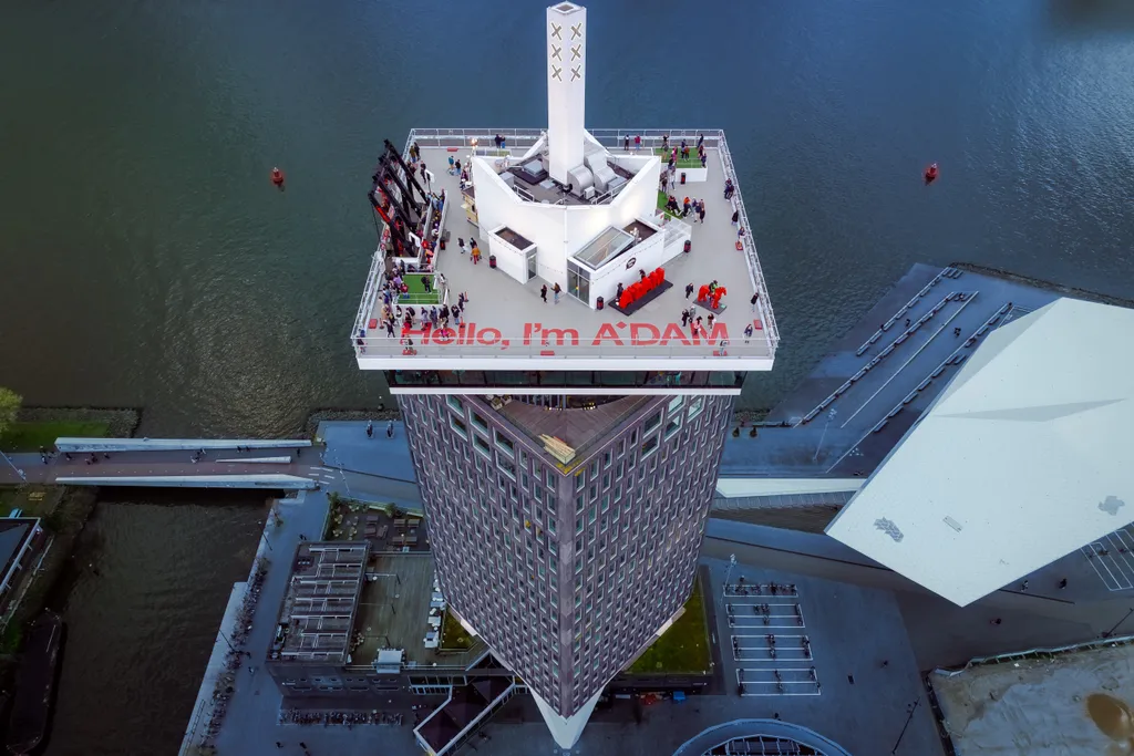 Szédítő 100 méteres magasságban hintázhatnak a látogatók Amszterdam felett, galéria, 2023 