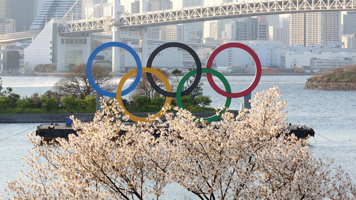 Tokyo 2020 Olympics will postpone to 2021 mystery virus Beijing Shenzhen people wear MASK China Jan. January 2020 China's Lunar New Year holiday Tens of thousands of people travel VISIT overseas holiday Wuhan city announce another patient die dead DEATH m