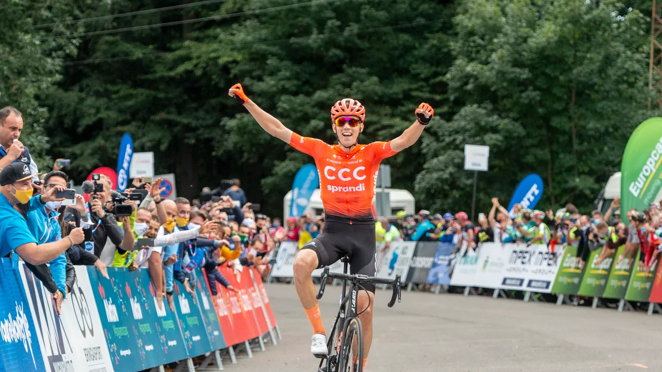 valter attila kerékpáros  Valter Attila célba ér győztes kerékpár kerékpáros Közéleti személyiség foglalkozása KÖZLEKEDÉSI ESZKÖZ SPORT sportoló SZEMÉLY verseny versenyez versenyző 