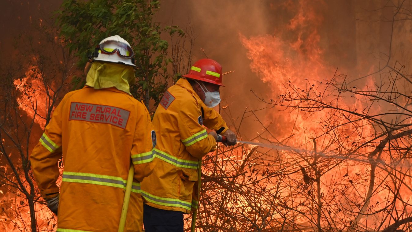 Horizontal Firefighters tackle a bushfire to save a home in Taree, 350km north of Sydney on November 9, 2019 as they try to contain dozens of out-of-control blazes that are raging in the state of New South Wales. - At least two people have died and 100 ho