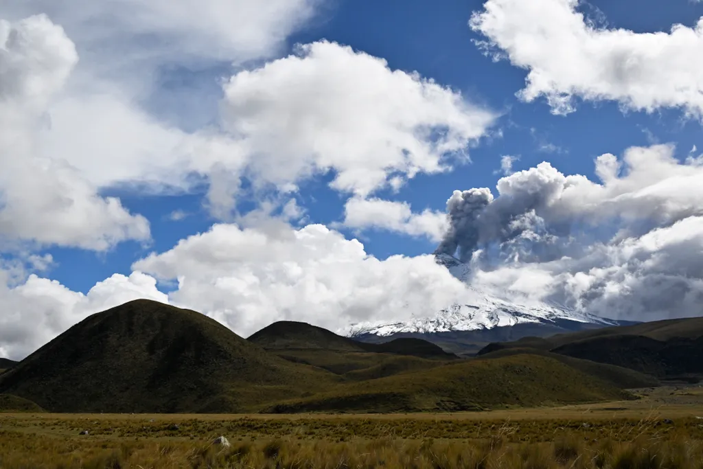 volcano Horizontal Ecuador vulkán Cotopaxi 