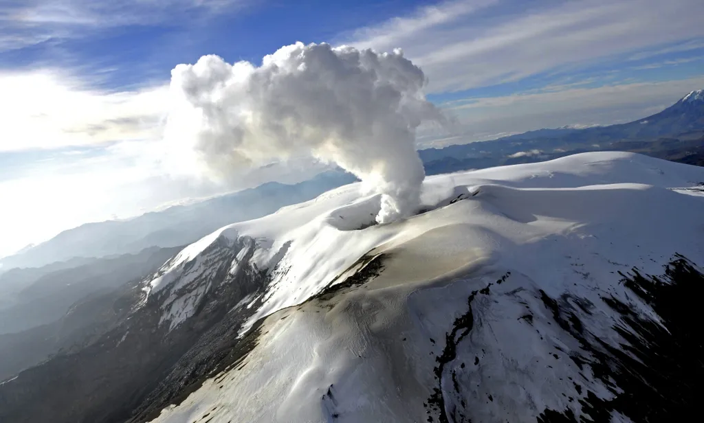 Nevado del Ruiz tűzhányó, Vulkánkitörés Kolumbia, veszély, figyelmeztetés, 