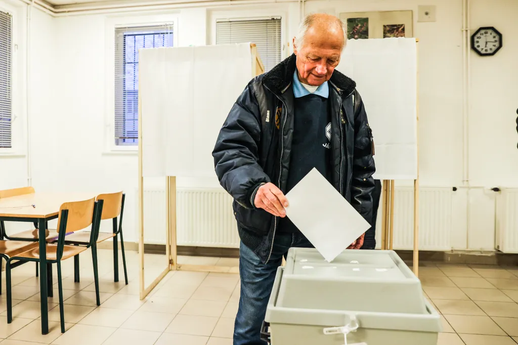 Választás 2022, 2022-es magyarországi országgyűlési választás, szavazóurna, szavazás, Óbuda, Árpád Gimnázium 