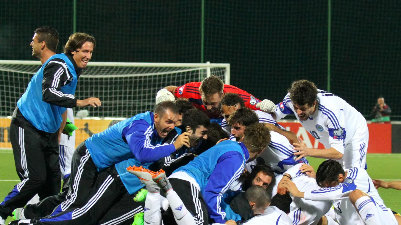San Marino játékosai ünnepelnek a Litvánia elleni gól után 