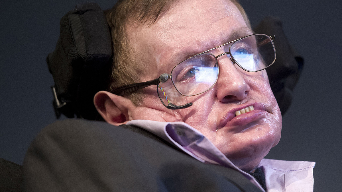 Stephen Hawking szívesen lenne Bond-főgonosz - ORIGO