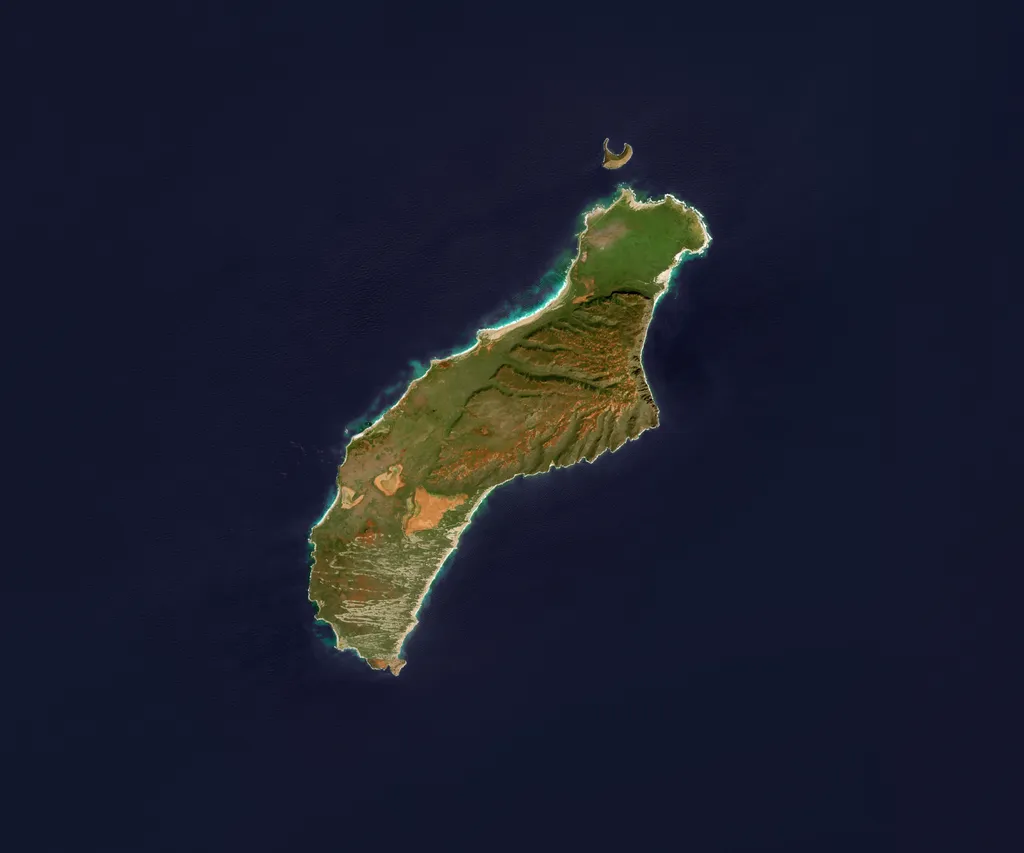 érdekesebb hely  NAIIHAU, HAWAII, OCTOBER 3, 2016: This is an enhanced Sentinel Satellite Image of the Hawaii island of Niihau. satellite image kauai niihau hawaii NIIHAU, H 