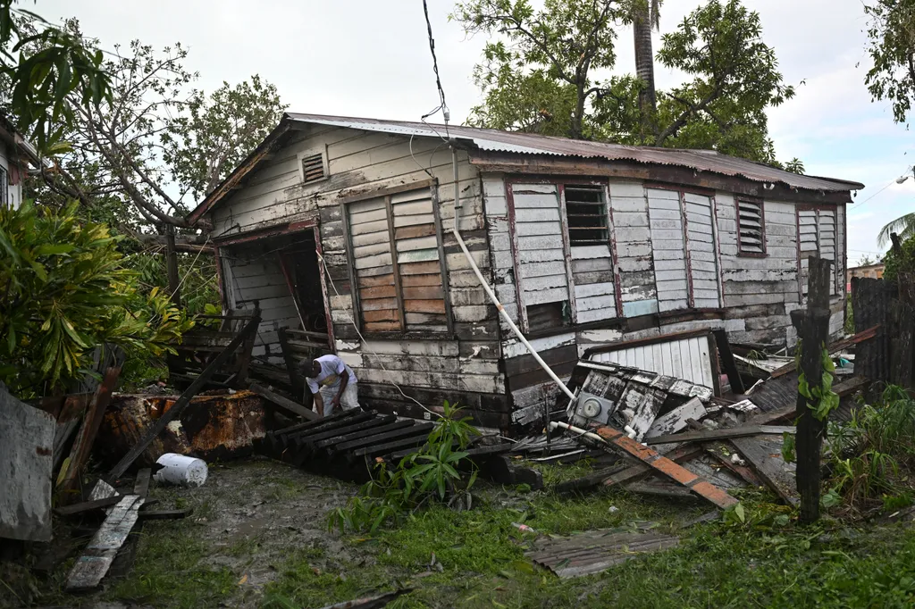 Lisa hurrikán, Belize, pusztítás, rombolás, Közép-Amerika 