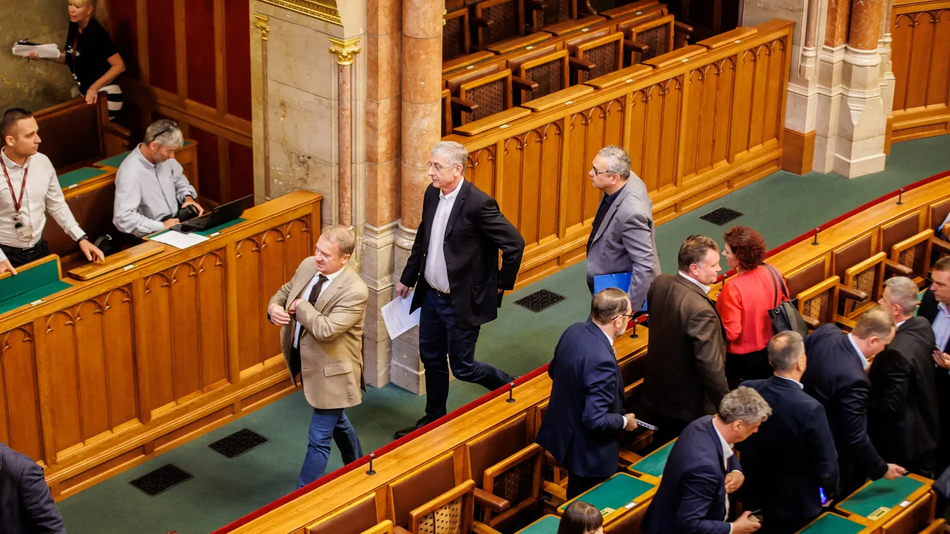 Gyurcsány, DK, demokratikus koalíció, kivonul, miniszterelnök, választás, miniszterelnökválasztás, parlament 