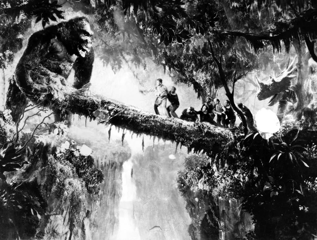 King Kong Cinema ape Horizontal GORILLA ATTACK TREE 