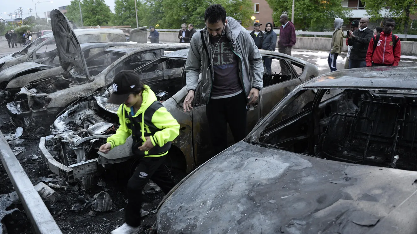 Stockholm Rinkeby svéd Svédország bevándorló negyed autó gyújtogatás  tűz 