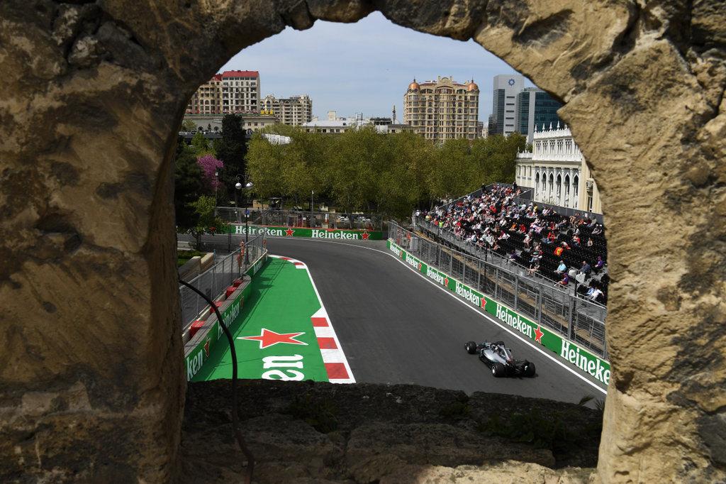 A Forma-1-es Azeri Nagydíj pénteki napja, Lewis Hamilton, Mercedes-AMG Petronas 