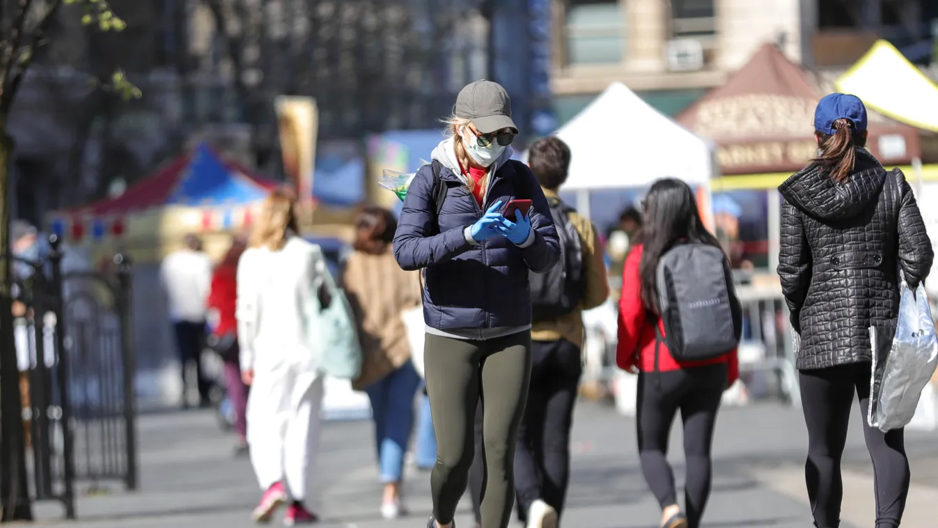 New York City  Corona Virus pandemic COVID-19 coronavirus covid19 Epandemic virus koronavírus korona vírus fertőzés járvány betegség maszk  beteg  védőruha hordágy mentő kórház  USA Amerikai Egyesült Államok jogging futás 