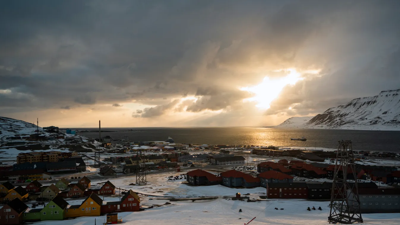 Svalbard, Antarktisz, antakrktisz turizmus, hibrid hajó, turizmus,  Hibrid hajó szállítja a látogatókat a mesés és zord Antarktiszra 