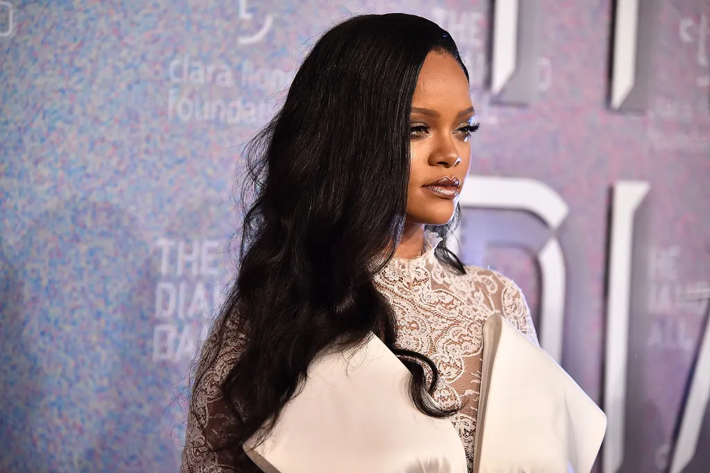Rihanna Óriásmasnik a vörös szőnyegről: az elmúlt idők legborzasztóbb trendje 