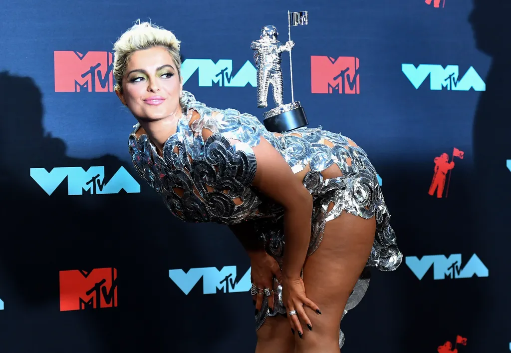 MTV Video Music Awards - Press Room TOPSHOTS Horizontal CEREMONY PRIZEGIVING MUSIC AMERICAN SHOT SINGER-WOMAN TROPHY 