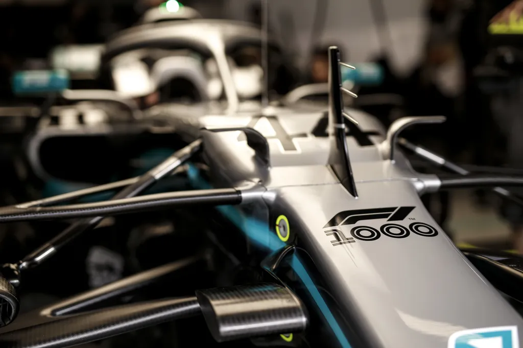 Forma-1, Lewis Hamilton, Mercedes-AMG Petronas, Kínai Nagydíj, F1 logo 