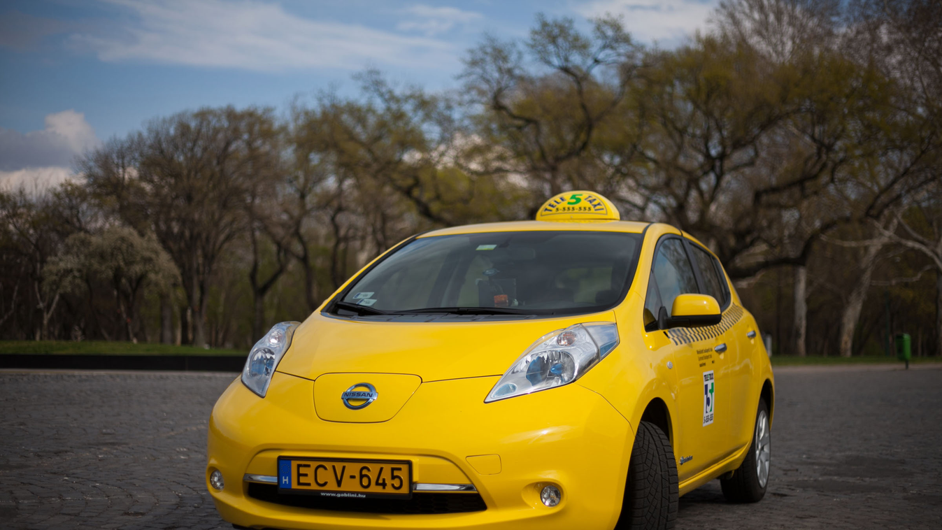Elektromos taxi Nissan Leaf elektromos taxi városi közlekedés környezetvédelem elektromos autó vĂˇrosi kĂ¶zlekedĂ©s kĂ¶rnyezetvĂ©delem elektromos autĂł Budapest első elektromos taxija, egy Tele5 Rádió Taxi kötelékében közlekedő Nissan Leaf 2014. március 2