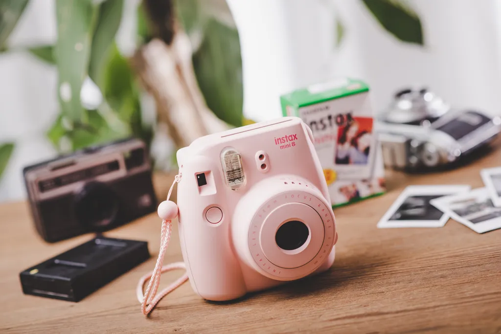 Fujifilm Instax Mini 11 Instant Camera legdivatosabb ajándékok 
 Bangkok,,Thailand,-,October,11,,2019:,The,Pink,Fujifilm,Instax romance,pink,memory,illustrative editorial,instax,instant,moment 