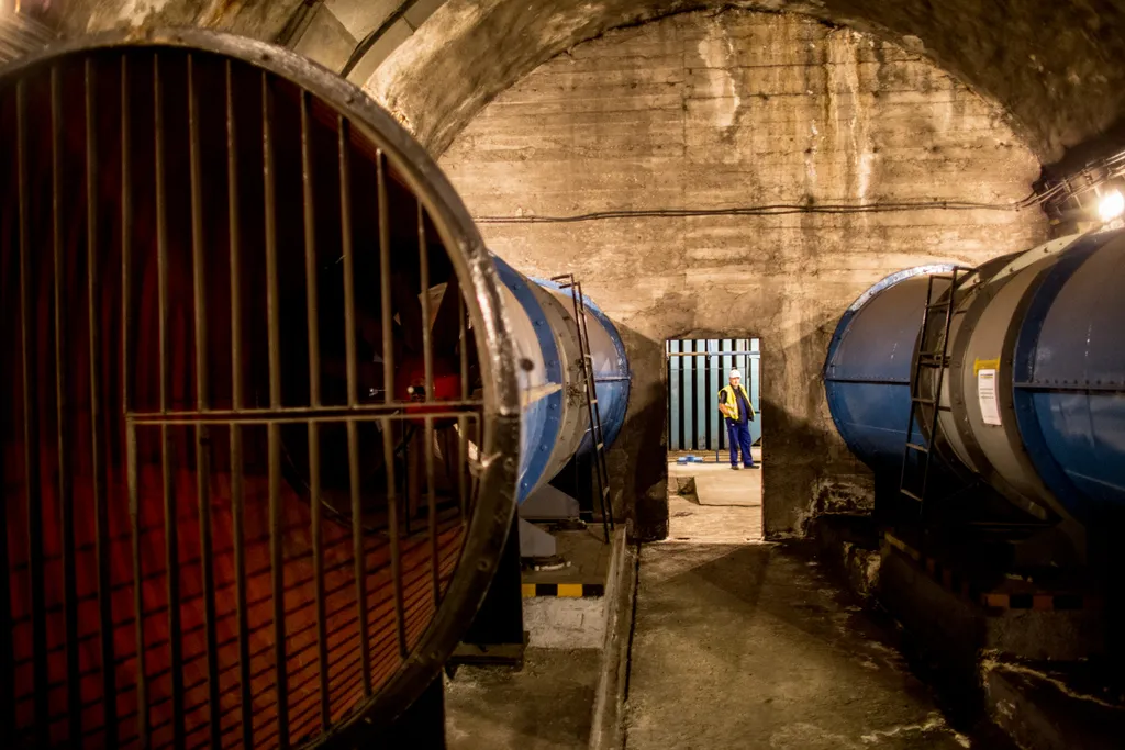 éjszakai metrólátogatás, M2 Deák tér- Kossuth tér, GALÉRIA 