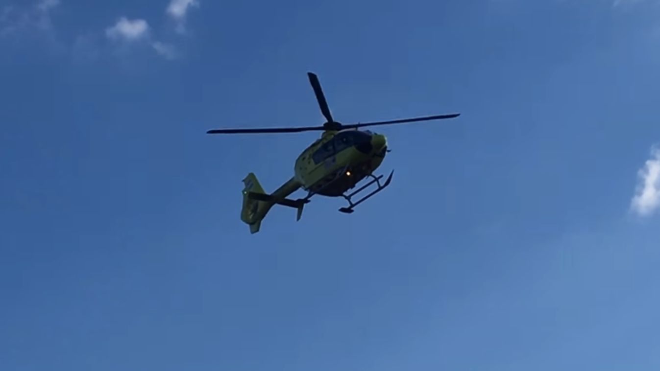 Kölcse életmentés mentők újraélesztés helikopter 