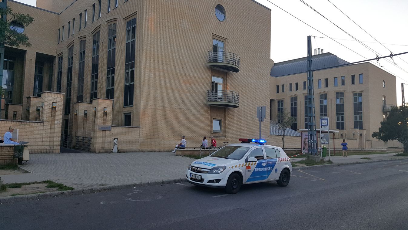 uzsoki kórház lopás rendőrautó a kórház előtt 