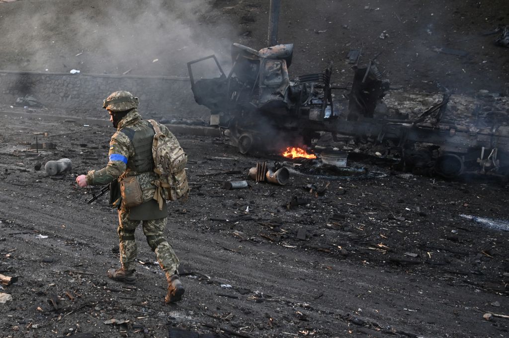Ukrán válság 2022, ukrán, orosz, háború, Ukrajna, Kijev, robbanás, katona, gránát,  conflict Horizontal 
