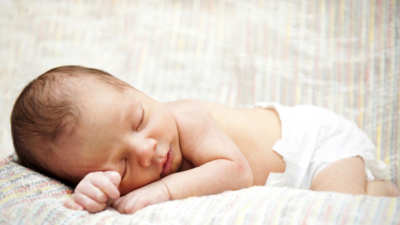 Drogos szülők 5 hónapos babája halt szomjan dr. life újszülött baba alszik pelenka 