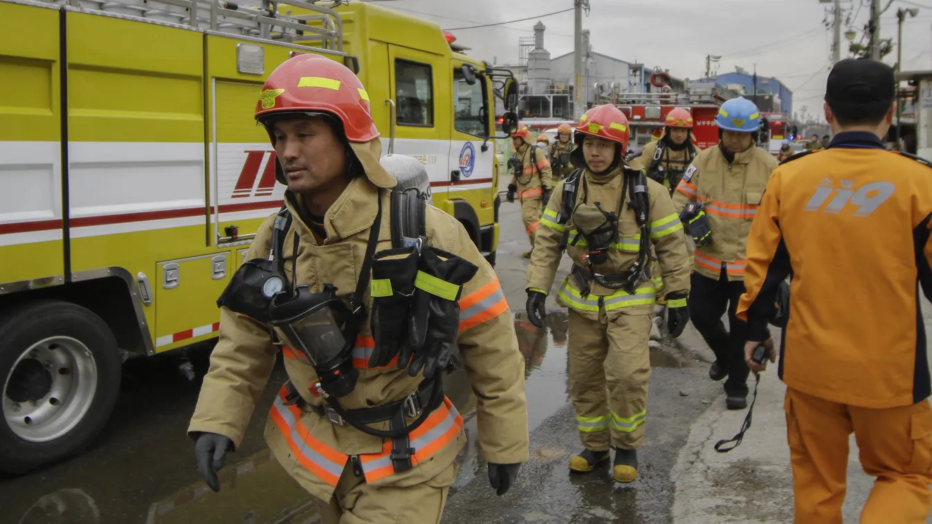 Fire Breaks Out In Incheon Chemical Recycling Plant Korea South Korea Incheon REFRESH BURNING AIR FACTORY FIRE FIGHTER BLAZE Fire Breaks Out Horizontal OIL PLANT ACCIDENT CHEMICAL RECYCLING 