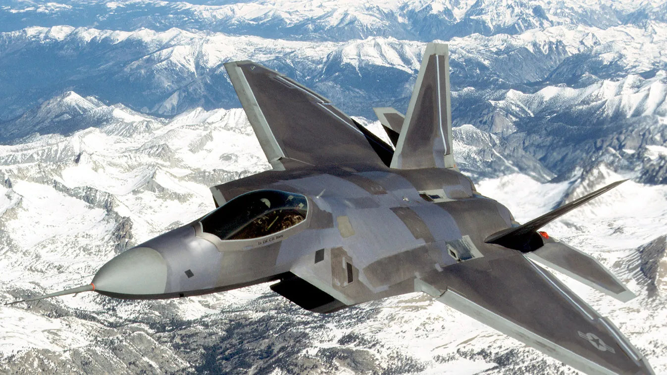 repülőgép An undated file photo provided by Lockheed Martin shows a F-22 Raptor in flight. The first Raptor will join the 27th Fighter Squadron at Langley Air Force Base in Virginia 27 October, 