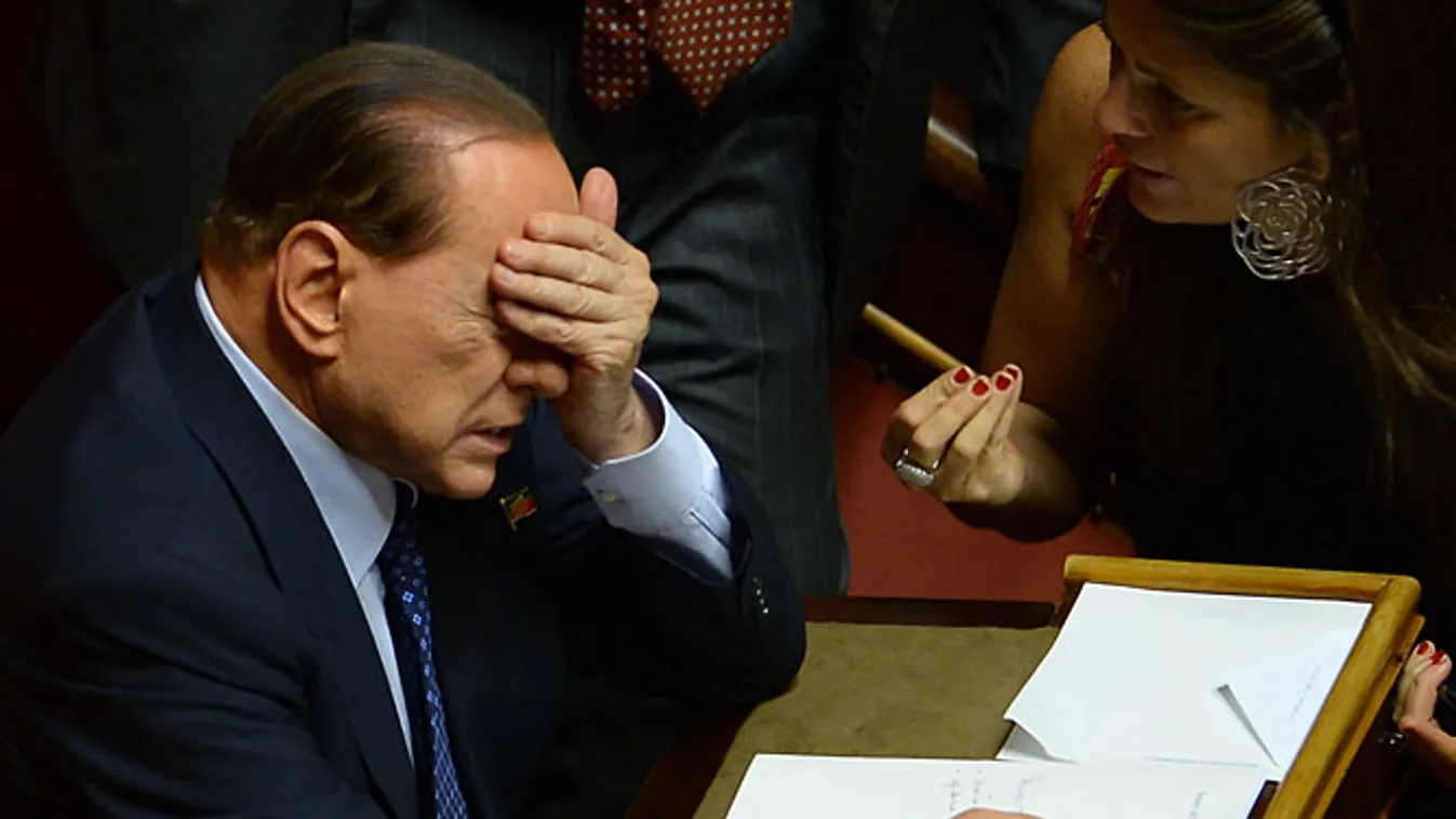 Silvio Berlusconi, korábbi olasz miniszterelnököt két évre eltiltották a közügyek gyakorlásától