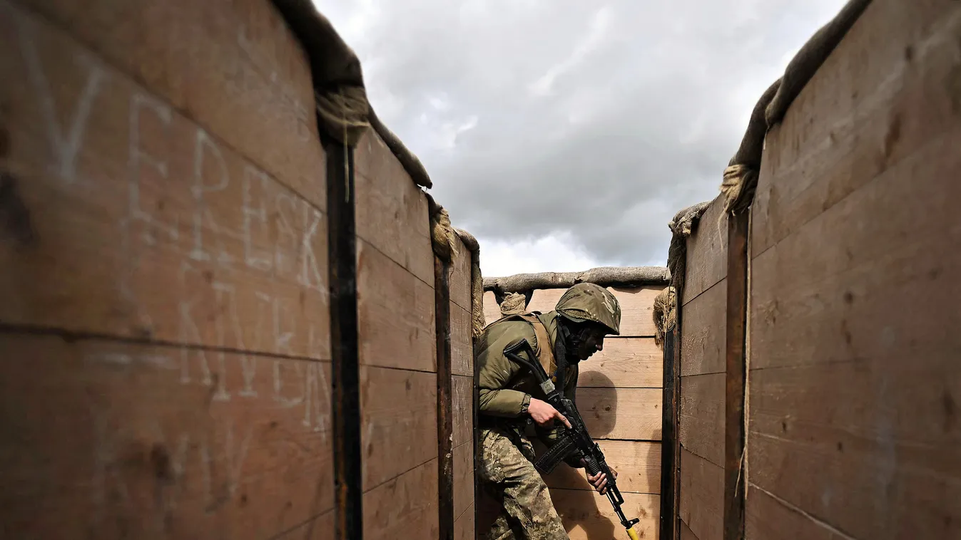 defence army conflict Horizontal MACHINE GUN WEAPON ARMY UKRAINE TRENCH MILITARY TRAINING orosz ukrán háború 