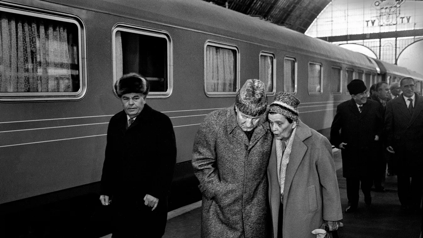 1983 12 01
Kádár János és kisérete Berlinből megérkezik Budapestre .
A főtitkárt felesége üdvözli a Keleti pályaudvaron. 