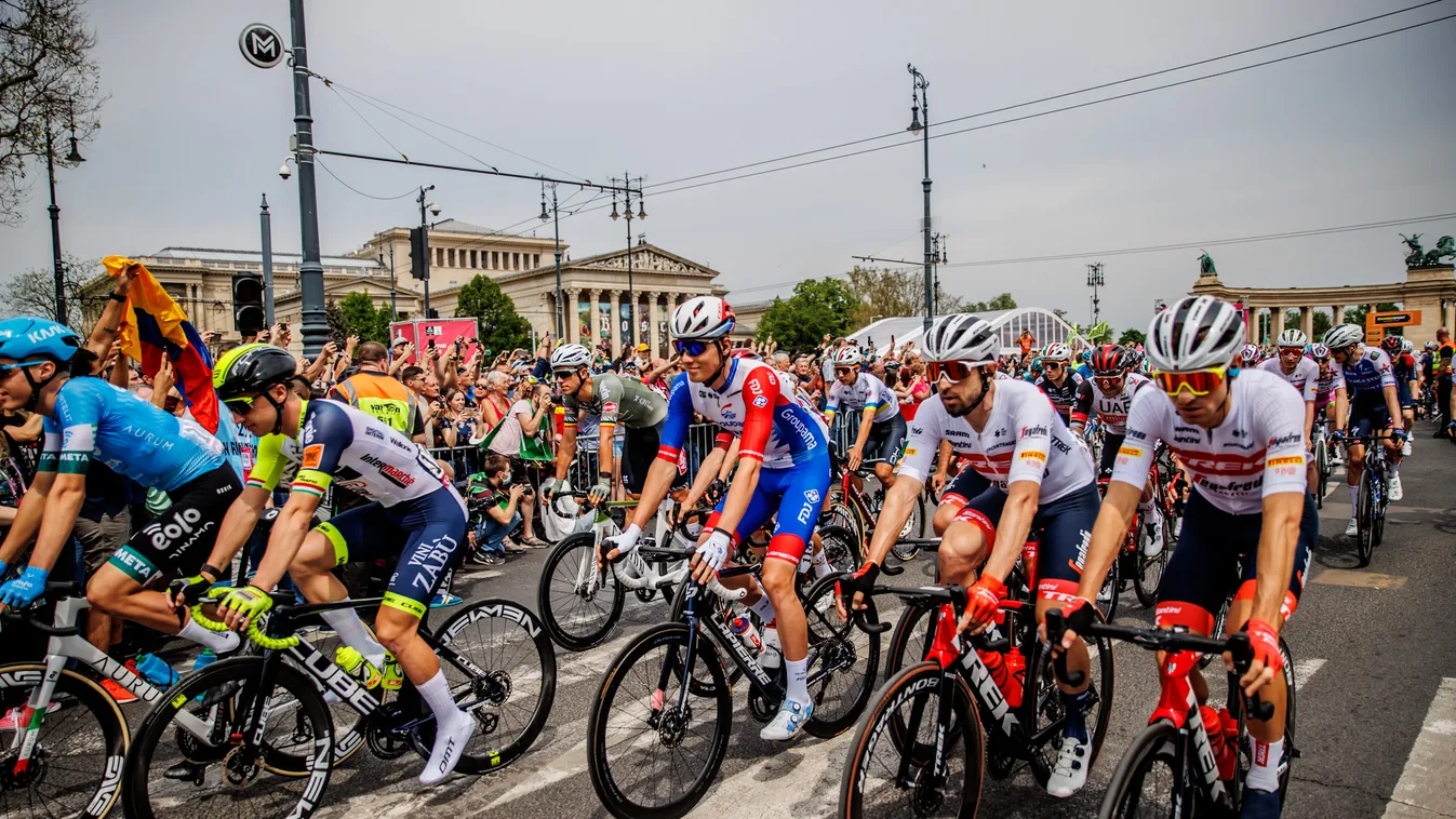 Giro d'Italia, kerékpár, kerékpárverseny, giro, Hősök tere, 2022.05.06. rajt, magyarországi rajt, 