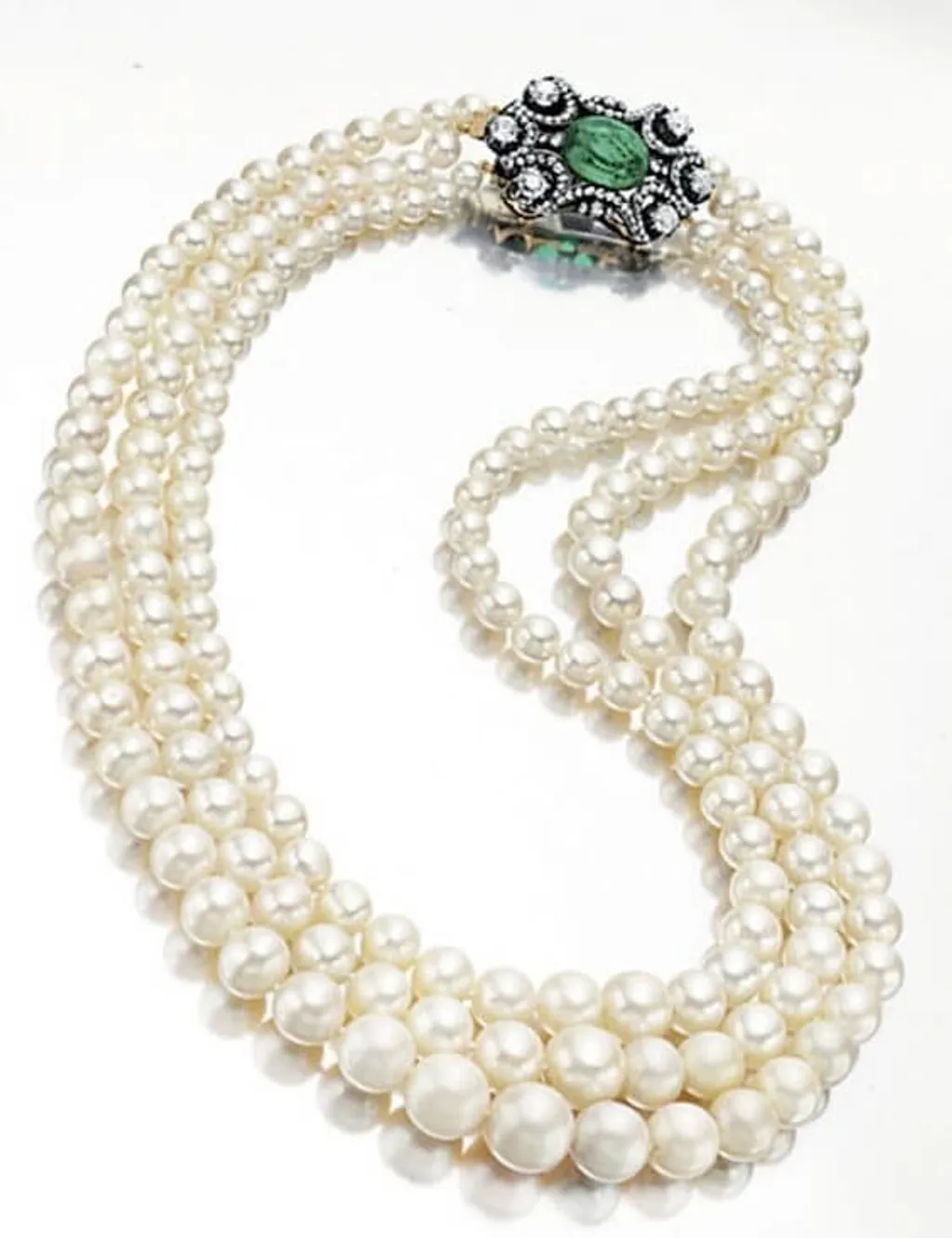 gyöngy fotók
10 Natural Three Strands Pearls Necklace – $1.4 million 