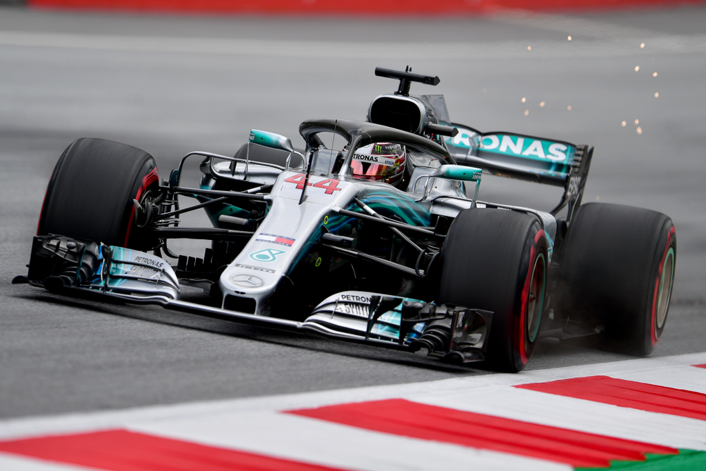 A Forma-1-es Osztrák Nagydíj pénteki napja, Lewis Hamilton, Mercedes-AMG Petronas 