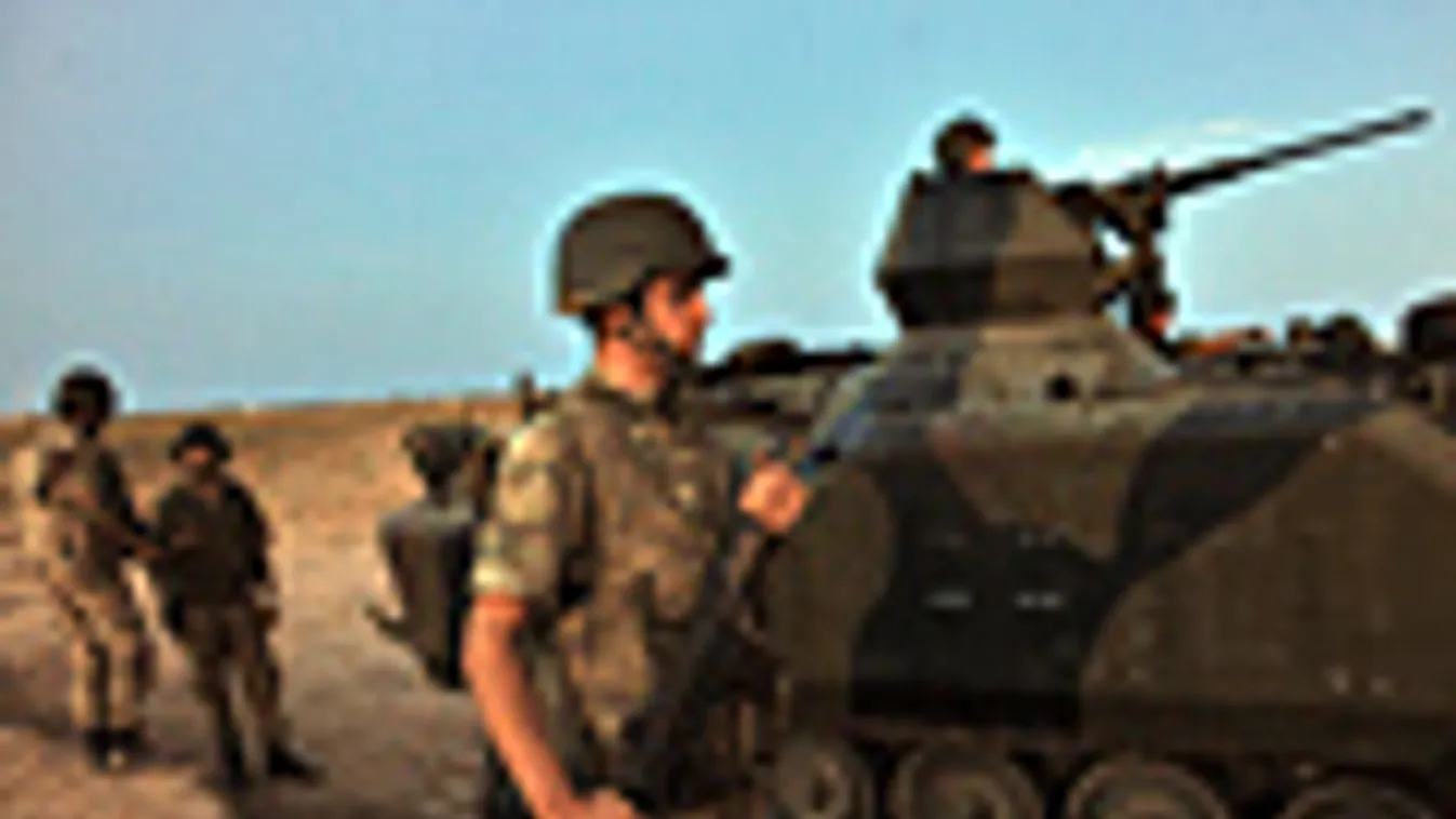 Törökország-szíria konfliktus, török hadsereg  Akcakale városában a török-szíriai határon 