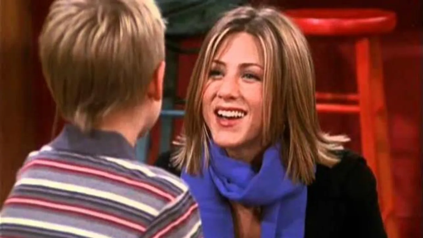 Jennifer Aniston és Cole Sprouse a Jóbarátokban 