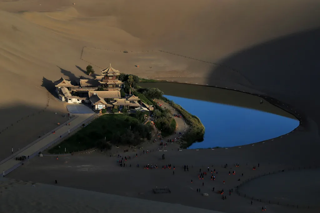 Holdsarló tó Kína  Tiny 2,000-year-old oasis - Crescent Moon Lake in northwest China China Chinese Gansu Dunhuang Crescent Moon Lake oasis Yueya Spring Horizontal 